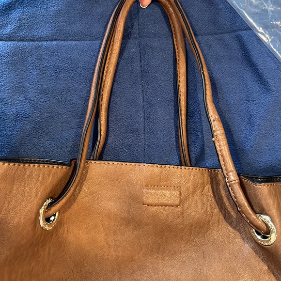 Barely used authentic Calvin Klein shoulder bag - Picture 6 of 6